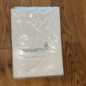 NEW, UNOPENED Naturepedic organic mattress protector pad in full size